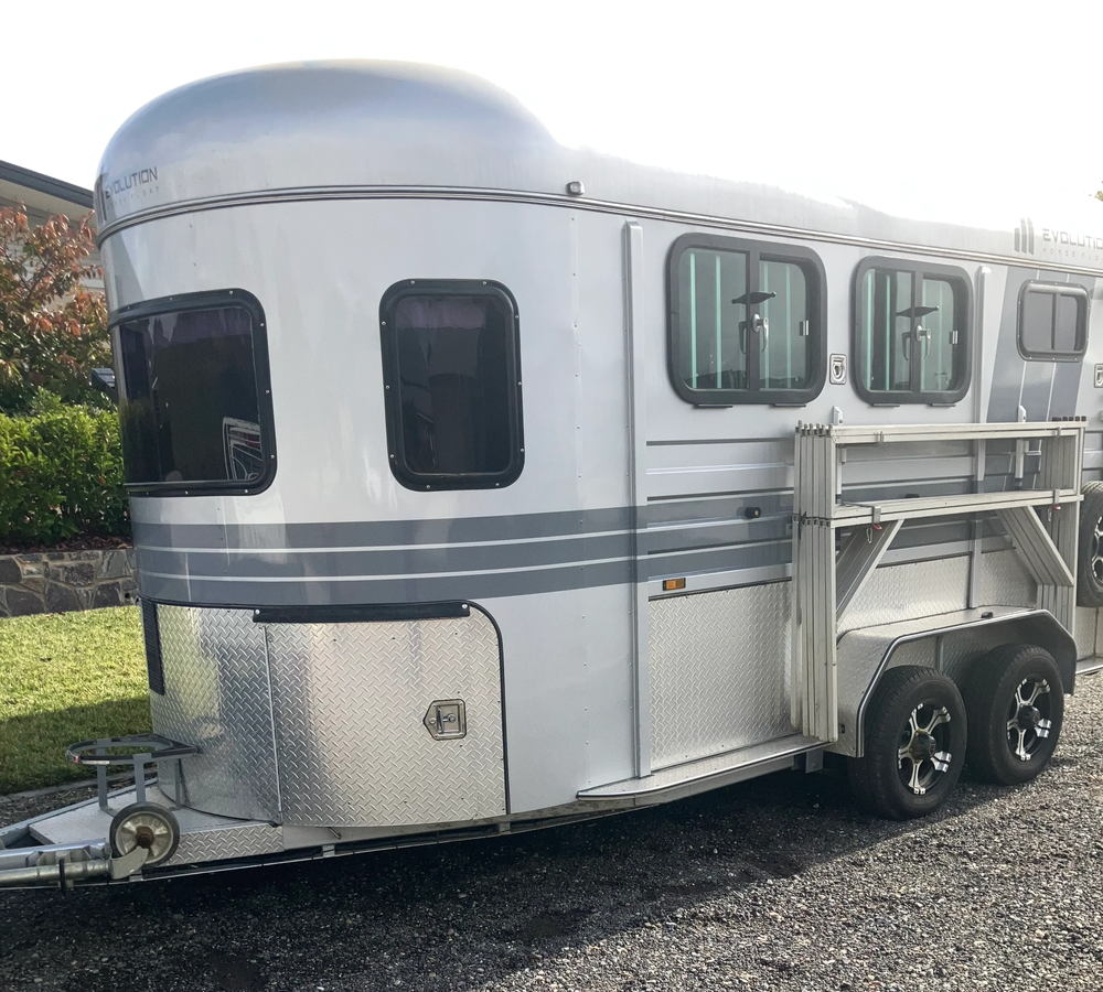 2HAL Evolution camper float