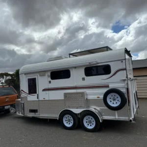 ANGLE LOAD 2 HORSE FLOAT FULLY EQUIPPED LUXURY LIVING
