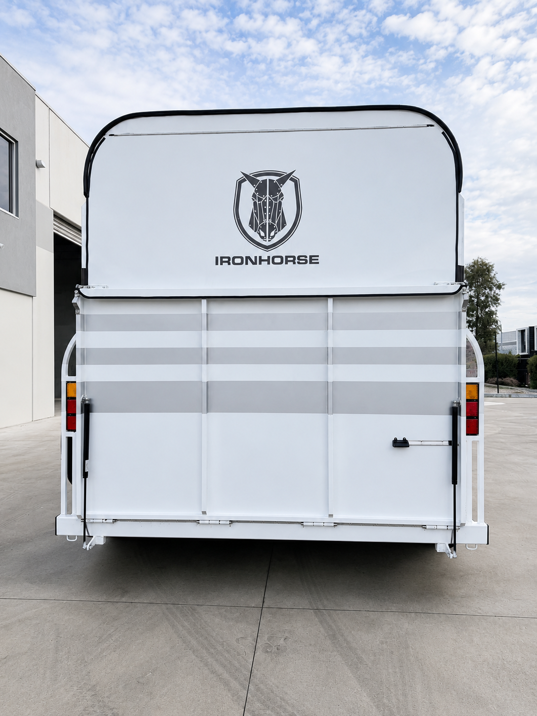 VIC - 2026 IRONHORSE 2HAL DELUXE/KITCHEN - Image 5