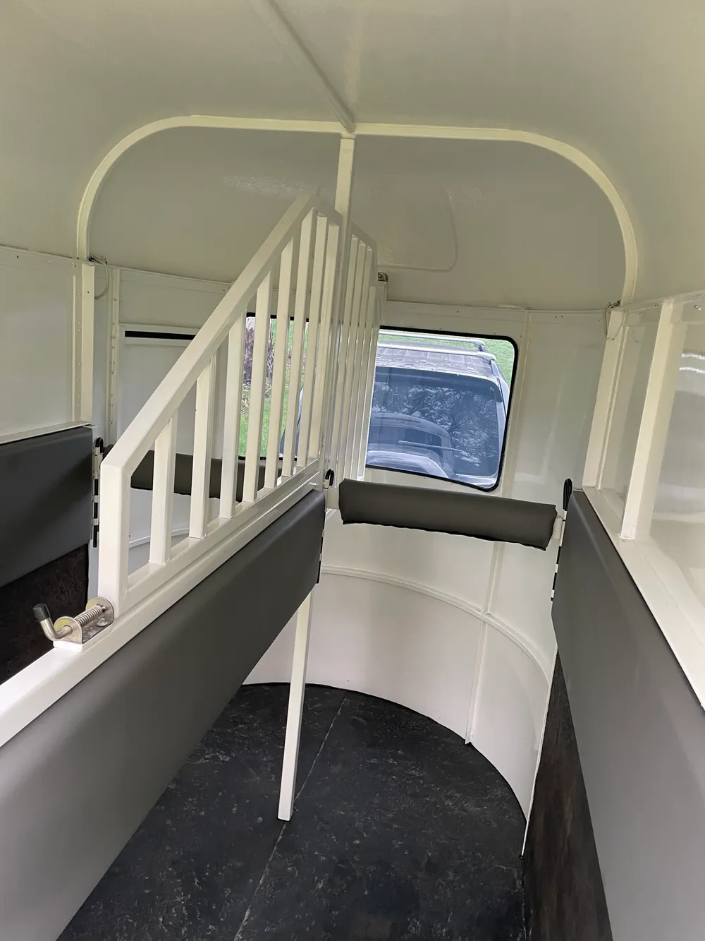 ROWVILLE FULLY RENOVATED CUSTOM HORSE FLOAT - Image 4