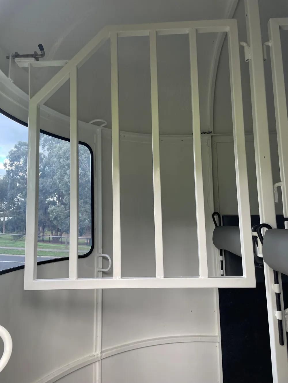 ROWVILLE FULLY RENOVATED CUSTOM HORSE FLOAT - Image 2
