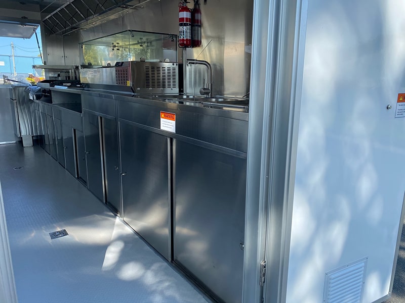 Supersize food trailer ready to go - Image 11