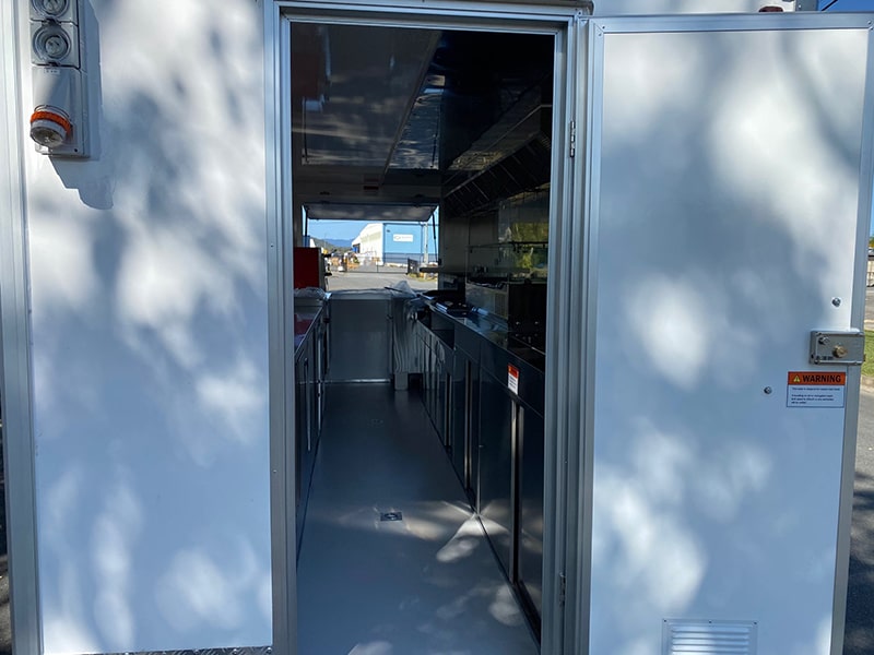 Supersize food trailer ready to go - Image 13