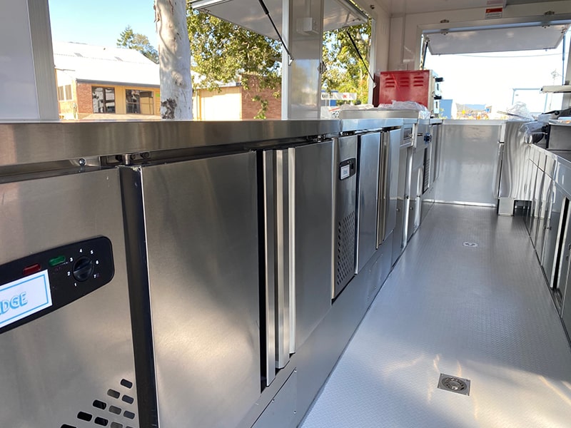 Supersize food trailer ready to go - Image 15