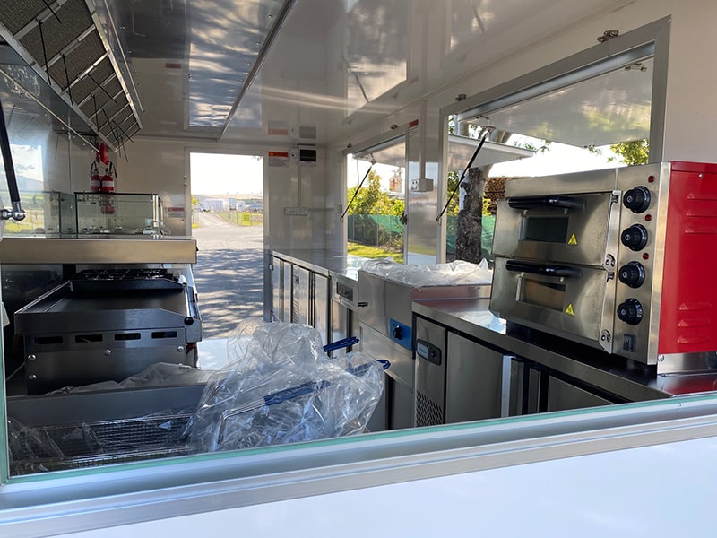 Supersize food trailer ready to go - Image 17