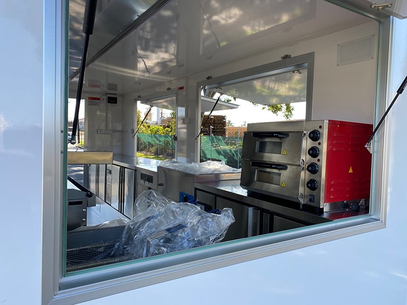 Supersize food trailer ready to go - Image 18