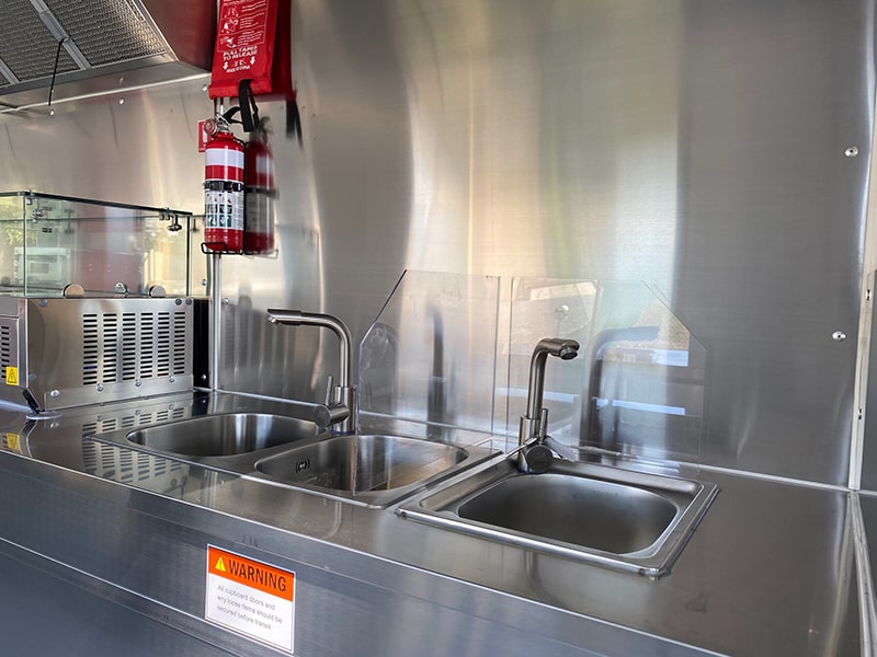 Supersize food trailer ready to go - Image 20
