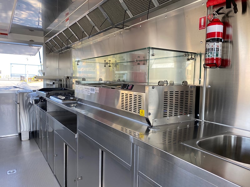 Supersize food trailer ready to go - Image 21