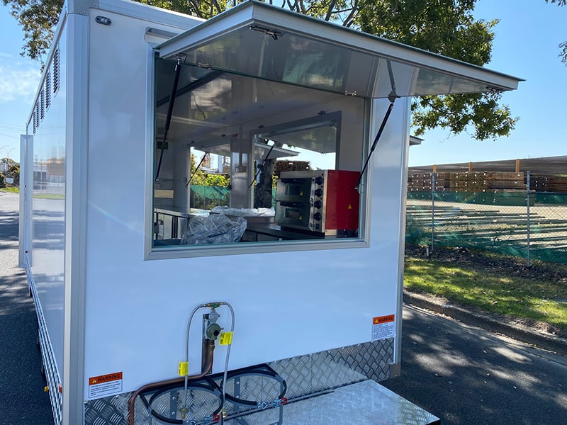 Supersize food trailer ready to go - Image 9