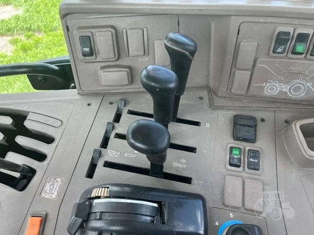 2018 John Deere 6155M 155 HP MFWD Tractor with Power Quad Transmission - Image 19