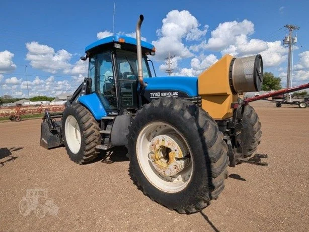 2002 New Holland TV140 140 HP 4WD Tractor with Hydrostatic Transmission - Image 3