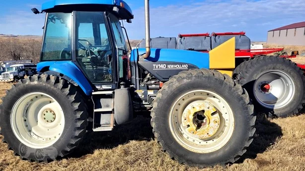 2002 New Holland TV140 140 HP 4WD Tractor with Hydrostatic Transmission - Image 6