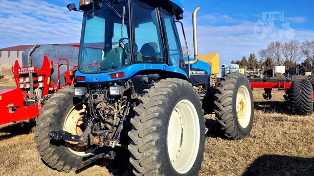 2002 New Holland TV140 140 HP 4WD Tractor with Hydrostatic Transmission - Image 8