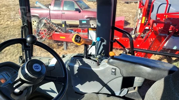 2002 New Holland TV140 140 HP 4WD Tractor with Hydrostatic Transmission - Image 9