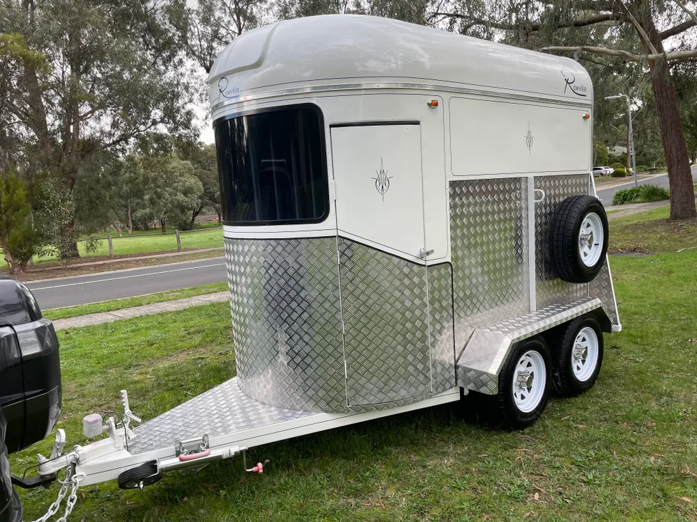 ROWVILLE FULLY RENOVATED CUSTOM HORSE FLOAT